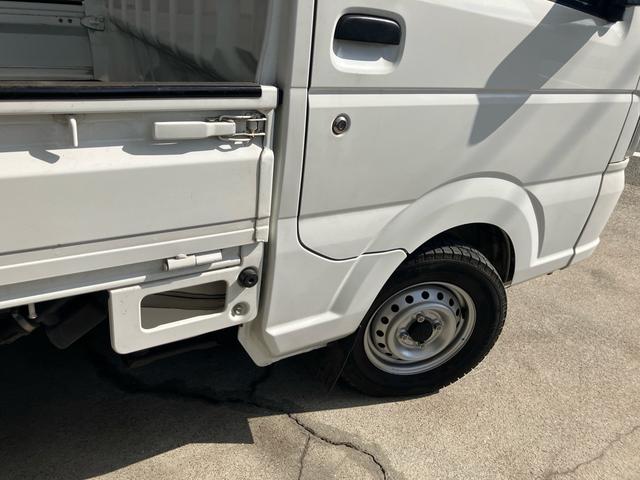 キャリイトラック KC 4WD 5速マニュアル エアコン パワステ 4WD用タイヤ4本新品 エアバッグ スペアキー バイザー 荷台マット あおりカバー 3方開(29枚目)