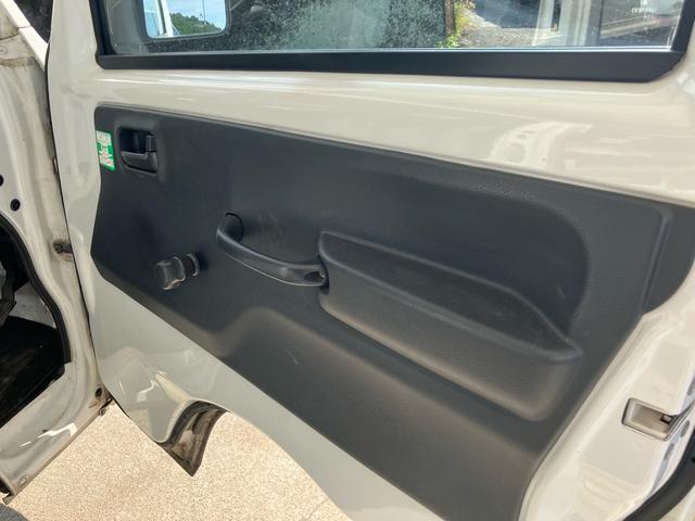 キャリイトラック KC 4WD 5速マニュアル エアコン パワステ 4WD用タイヤ4本新品 エアバッグ スペアキー バイザー 荷台マット あおりカバー 3方開(31枚目)