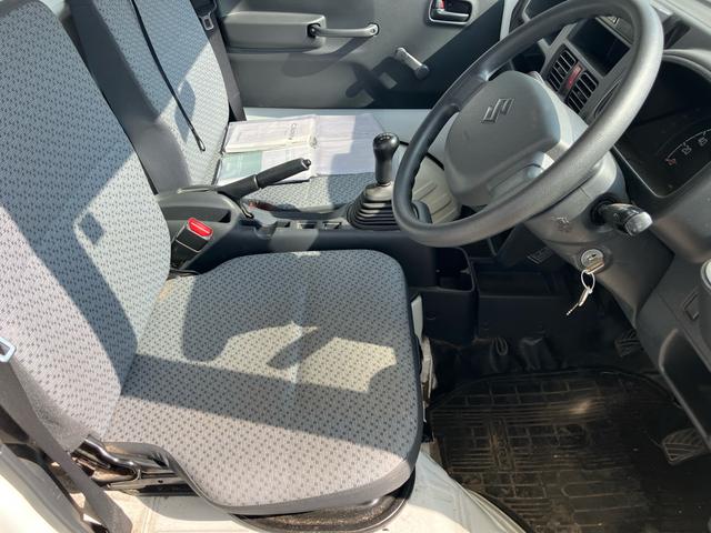 キャリイトラック KC 4WD 5速マニュアル エアコン パワステ 4WD用タイヤ4本新品 エアバッグ スペアキー バイザー 荷台マット あおりカバー 3方開(36枚目)