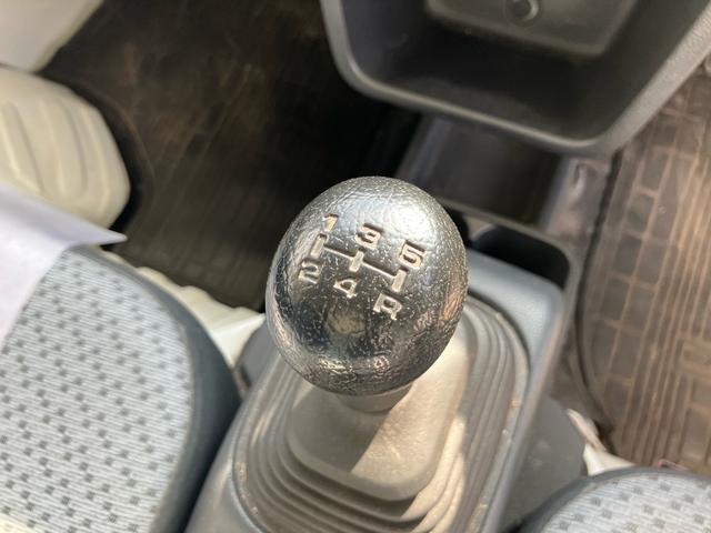 キャリイトラック KC 4WD 5速マニュアル エアコン パワステ 4WD用タイヤ4本新品 エアバッグ スペアキー バイザー 荷台マット あおりカバー 3方開(45枚目)