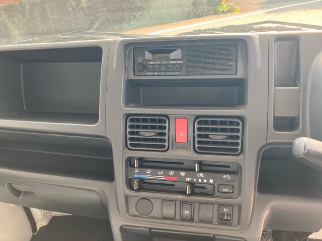 キャリイトラック KC 4WD 5速マニュアル エアコン パワステ 4WD用タイヤ4本新品 エアバッグ スペアキー バイザー 荷台マット あおりカバー 3方開(46枚目)