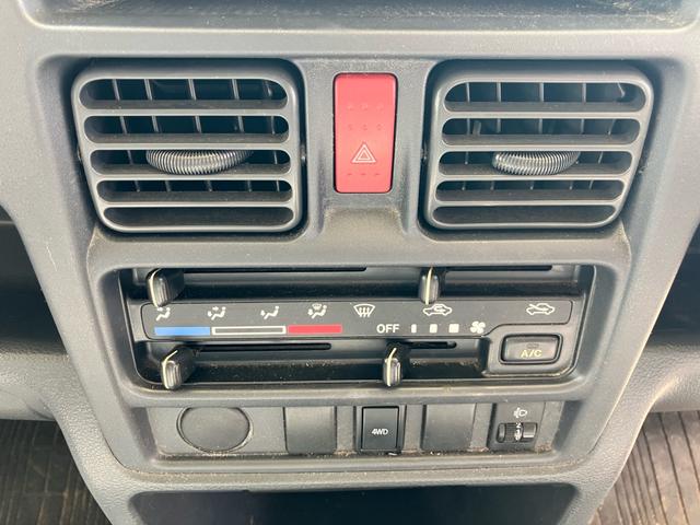 キャリイトラック KC 4WD 5速マニュアル エアコン パワステ 4WD用タイヤ4本新品 エアバッグ スペアキー バイザー 荷台マット あおりカバー 3方開(48枚目)