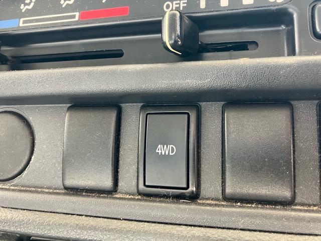 キャリイトラック KC 4WD 5速マニュアル エアコン パワステ 4WD用タイヤ4本新品 エアバッグ スペアキー バイザー 荷台マット あおりカバー 3方開(49枚目)