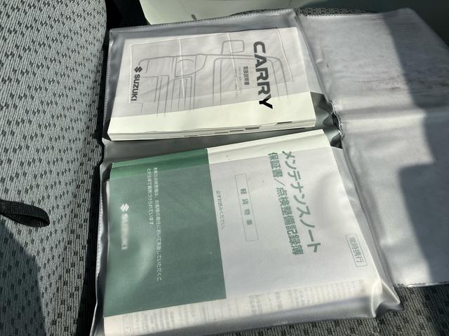 キャリイトラック KC 4WD 5速マニュアル エアコン パワステ 4WD用タイヤ4本新品 エアバッグ スペアキー バイザー 荷台マット あおりカバー 3方開(51枚目)