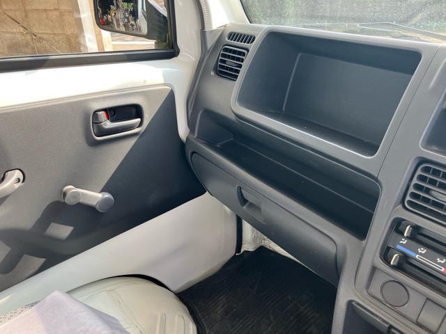 キャリイトラック KC 4WD 5速マニュアル エアコン パワステ 4WD用タイヤ4本新品 エアバッグ スペアキー バイザー 荷台マット あおりカバー 3方開(52枚目)