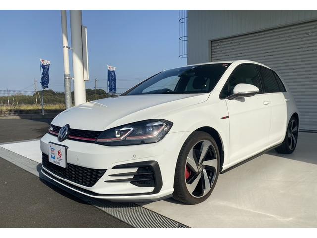 ゴルフＧＴＩ ベースグレード　純正ナビ　Ｂｌｕｅｔｏｏｔｈ　ＣＤ　ＤＶＤ　ＴＶ　ＥＴＣ　カープレイ　ＧＴＩチェック柄シート　１８アルミ　バックカメラ　パドルシフト　ＡＣＣアダプティブクルーズ　レーンキープ　　専門整備　保証付き（3枚目）