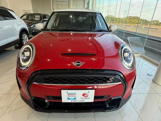 ＭＩＮＩ クーパーＳ　クラシック・トリム　禁煙車　ワンオーナー　レザーシートシートヒーター　１８インチＯＰアルミホイール　ヘッドアップディスプレイ　ワイヤレスチャージ　ＣａｒＰｌａｙ　ドライビングモード　クルコン　ＥＴＣ　ＢＣＳ認定整備保証付（2枚目）