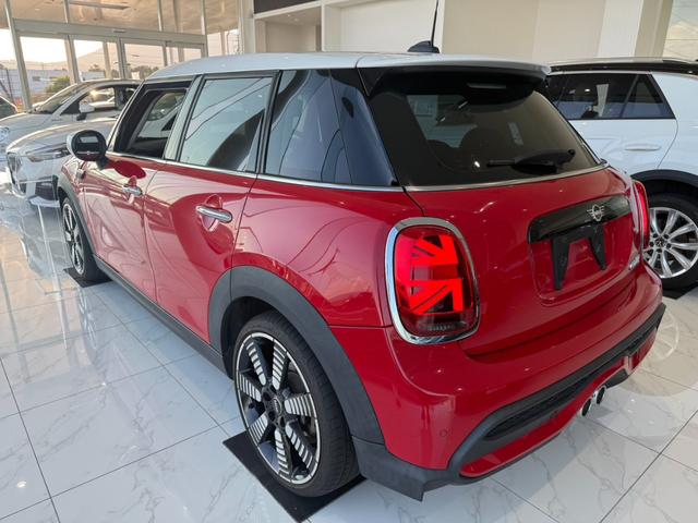 ＭＩＮＩ クーパーＳ　クラシック・トリム　禁煙車　ワンオーナー　レザーシートシートヒーター　１８インチＯＰアルミホイール　ヘッドアップディスプレイ　ワイヤレスチャージ　ＣａｒＰｌａｙ　ドライビングモード　クルコン　ＥＴＣ　ＢＣＳ認定整備保証付（5枚目）