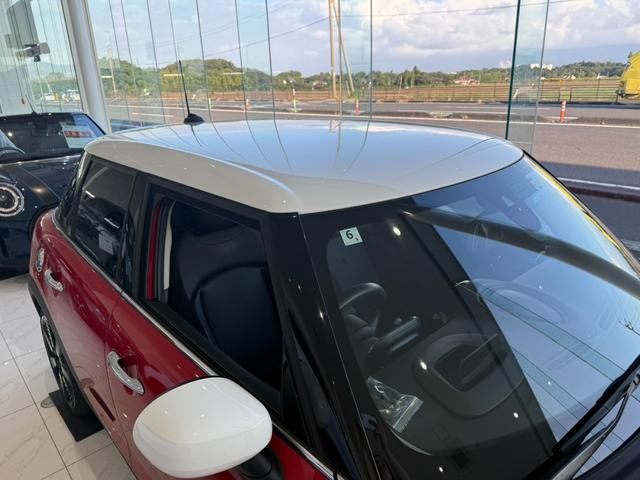 ＭＩＮＩ クーパーＳ　クラシック・トリム　禁煙車　ワンオーナー　レザーシートシートヒーター　１８インチＯＰアルミホイール　ヘッドアップディスプレイ　ワイヤレスチャージ　ＣａｒＰｌａｙ　ドライビングモード　クルコン　ＥＴＣ　ＢＣＳ認定整備保証付（9枚目）