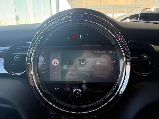 ＭＩＮＩ クーパーＳ　クラシック・トリム　禁煙車　ワンオーナー　レザーシートシートヒーター　１８インチＯＰアルミホイール　ヘッドアップディスプレイ　ワイヤレスチャージ　ＣａｒＰｌａｙ　ドライビングモード　クルコン　ＥＴＣ　ＢＣＳ認定整備保証付（17枚目）