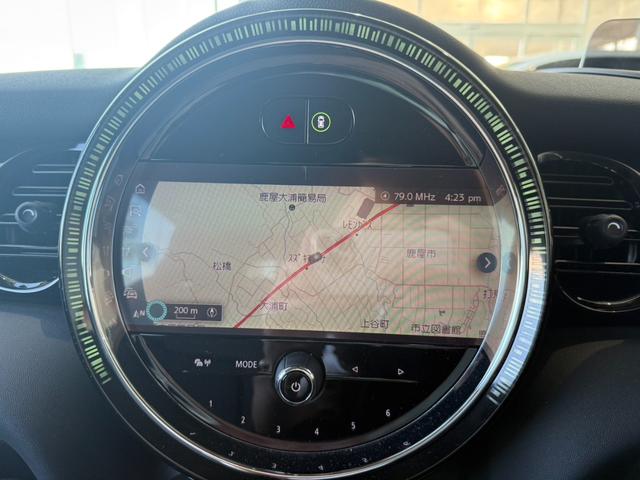ＭＩＮＩ クーパーＳ　クラシック・トリム　禁煙車　ワンオーナー　レザーシートシートヒーター　１８インチＯＰアルミホイール　ヘッドアップディスプレイ　ワイヤレスチャージ　ＣａｒＰｌａｙ　ドライビングモード　クルコン　ＥＴＣ　ＢＣＳ認定整備保証付（18枚目）