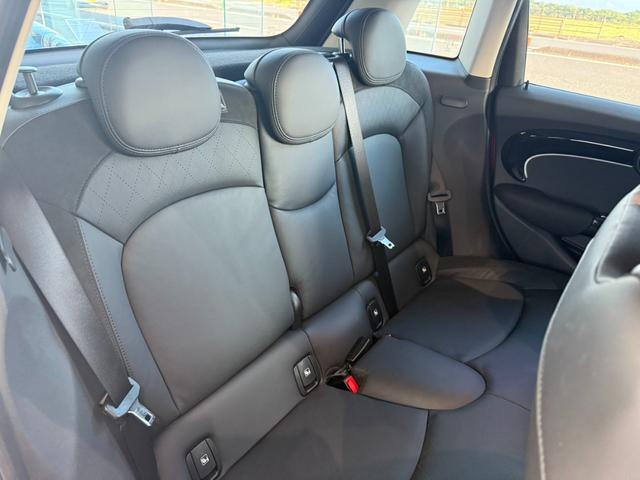 ＭＩＮＩ クーパーＳ　クラシック・トリム　禁煙車　ワンオーナー　レザーシートシートヒーター　１８インチＯＰアルミホイール　ヘッドアップディスプレイ　ワイヤレスチャージ　ＣａｒＰｌａｙ　ドライビングモード　クルコン　ＥＴＣ　ＢＣＳ認定整備保証付（24枚目）