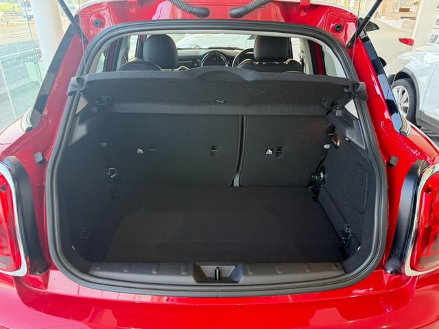 ＭＩＮＩ クーパーＳ　クラシック・トリム　禁煙車　ワンオーナー　レザーシートシートヒーター　１８インチＯＰアルミホイール　ヘッドアップディスプレイ　ワイヤレスチャージ　ＣａｒＰｌａｙ　ドライビングモード　クルコン　ＥＴＣ　ＢＣＳ認定整備保証付（29枚目）