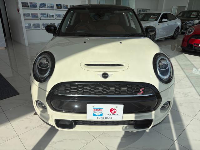 ＭＩＮＩ クーパーＳＤ　レザーシート＆シートヒーター　ＨＵＤ　ＡＣＣアクティブクルーズ　純正１７インチアルミ　ＬＥＤヘッドライト　バックカメラ　Ｂｌｕｅｔｏｏｔｈ　後付けＴＶ＆ＤＶＤ　禁煙車　ＢＣＳ認定整備保証１年（3枚目）