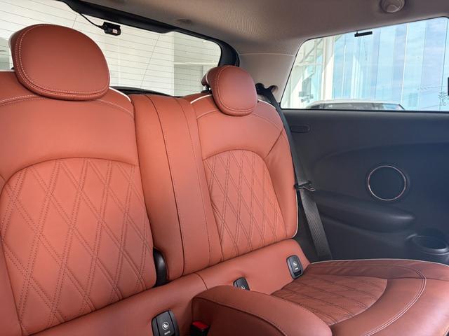 ＭＩＮＩ クーパーＳＤ　レザーシート＆シートヒーター　ＨＵＤ　ＡＣＣアクティブクルーズ　純正１７インチアルミ　ＬＥＤヘッドライト　バックカメラ　Ｂｌｕｅｔｏｏｔｈ　後付けＴＶ＆ＤＶＤ　禁煙車　ＢＣＳ認定整備保証１年（13枚目）