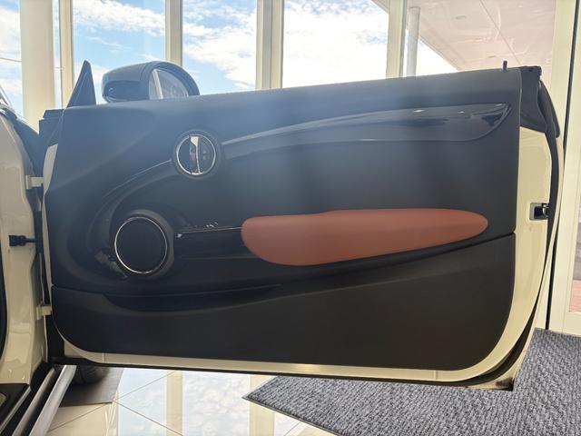 ＭＩＮＩ クーパーＳＤ　レザーシート＆シートヒーター　ＨＵＤ　ＡＣＣアクティブクルーズ　純正１７インチアルミ　ＬＥＤヘッドライト　バックカメラ　Ｂｌｕｅｔｏｏｔｈ　後付けＴＶ＆ＤＶＤ　禁煙車　ＢＣＳ認定整備保証１年（15枚目）