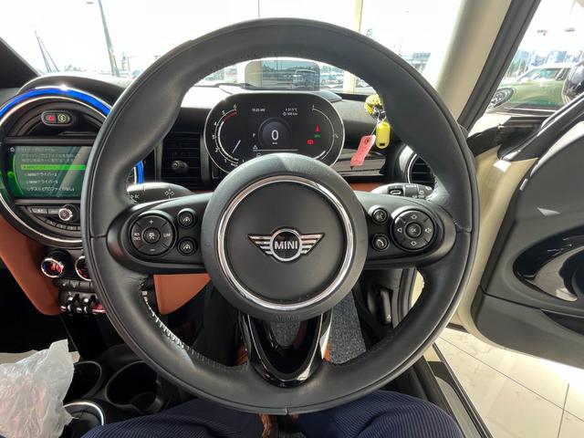 ＭＩＮＩ クーパーＳＤ　レザーシート＆シートヒーター　ＨＵＤ　ＡＣＣアクティブクルーズ　純正１７インチアルミ　ＬＥＤヘッドライト　バックカメラ　Ｂｌｕｅｔｏｏｔｈ　後付けＴＶ＆ＤＶＤ　禁煙車　ＢＣＳ認定整備保証１年（16枚目）