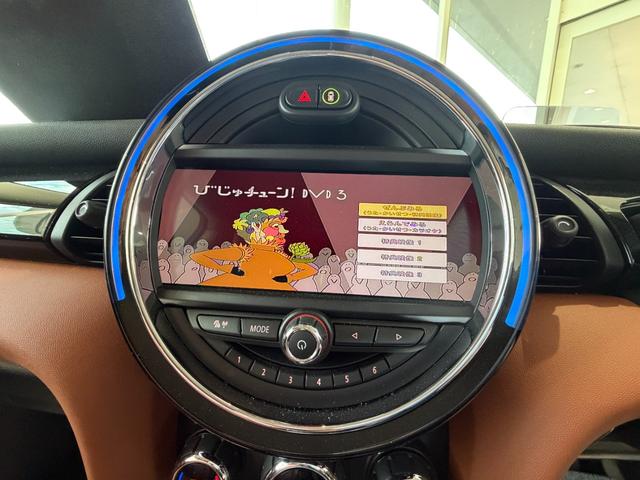 ＭＩＮＩ クーパーＳＤ　レザーシート＆シートヒーター　ＨＵＤ　ＡＣＣアクティブクルーズ　純正１７インチアルミ　ＬＥＤヘッドライト　バックカメラ　Ｂｌｕｅｔｏｏｔｈ　後付けＴＶ＆ＤＶＤ　禁煙車　ＢＣＳ認定整備保証１年（19枚目）