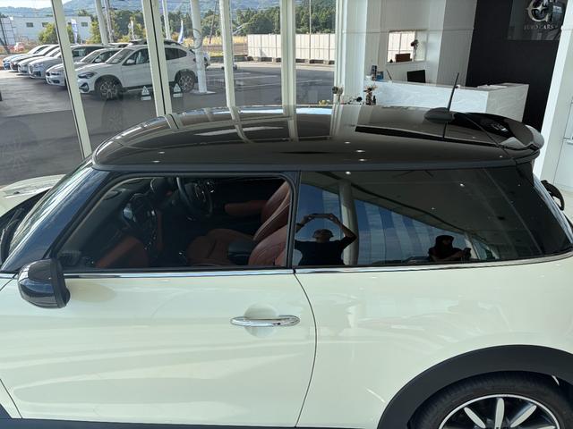 ＭＩＮＩ クーパーＳＤ　レザーシート＆シートヒーター　ＨＵＤ　ＡＣＣアクティブクルーズ　純正１７インチアルミ　ＬＥＤヘッドライト　バックカメラ　Ｂｌｕｅｔｏｏｔｈ　後付けＴＶ＆ＤＶＤ　禁煙車　ＢＣＳ認定整備保証１年（38枚目）