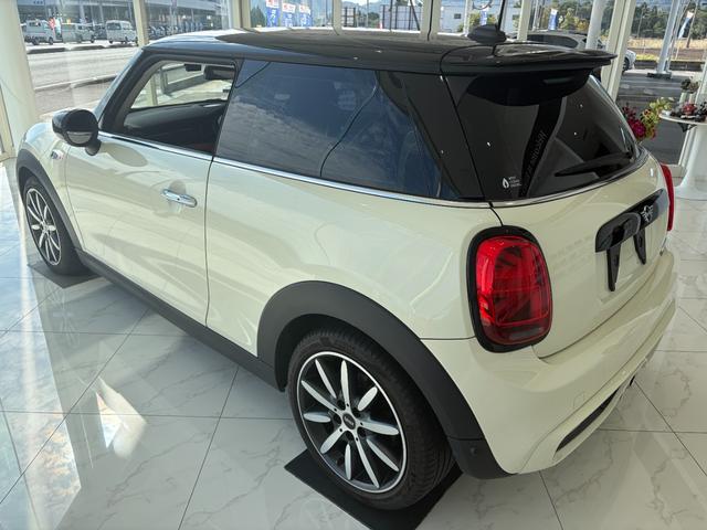 ＭＩＮＩ クーパーＳＤ　レザーシート＆シートヒーター　ＨＵＤ　ＡＣＣアクティブクルーズ　純正１７インチアルミ　ＬＥＤヘッドライト　バックカメラ　Ｂｌｕｅｔｏｏｔｈ　後付けＴＶ＆ＤＶＤ　禁煙車　ＢＣＳ認定整備保証１年（39枚目）