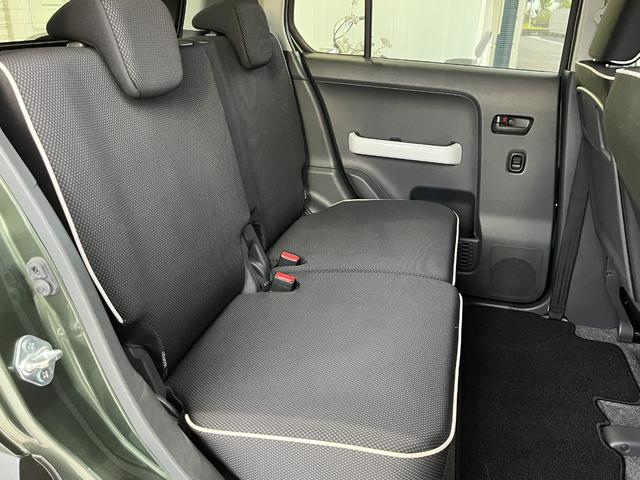 使用感もなくきれいに維持されたリアシート