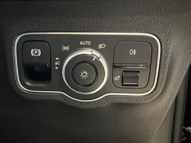 �I�[�g���C�g���d�q�T�C�h�u���[�L