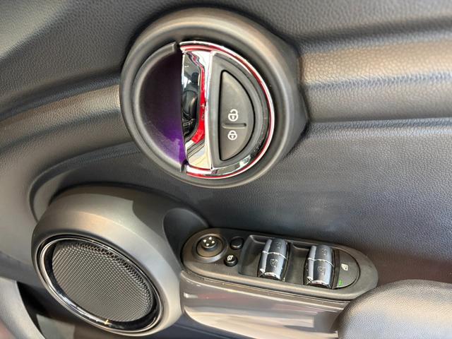 �h�A�g�����ɂ��A���r�G���g���C�g