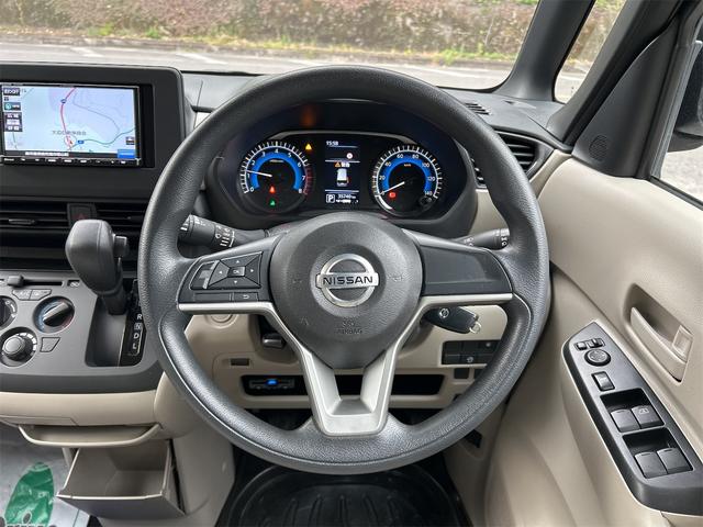 ルークス Ｓ　ＥＴＣ　バックカメラ　ナビ　クリアランスソナー　衝突被害軽減システム　オートライト　キーレスエントリー　アイドリングストップ　電動格納ミラー　ベンチシート　ＣＶＴ　盗難防止システム　ＡＢＳ　ＥＳＣ（3枚目）