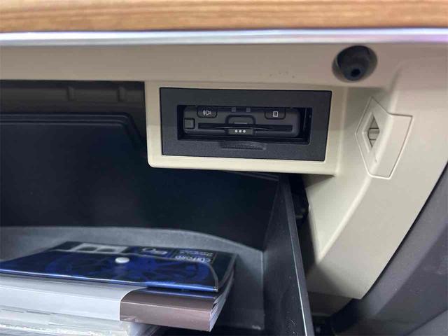 ランドクルーザープラド ＴＸ　Ｌパッケージ　４ＷＤ　ＥＴＣ　バックカメラ　クリアランスソナー　オートクルーズコントロール　レーンアシスト　パワーシート　衝突被害軽減システム　サンルーフ　ナビ　ＴＶ　オートマチックハイビーム　オートライト（9枚目）