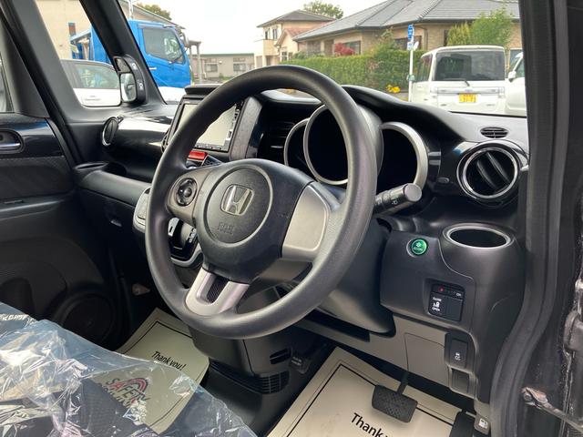 Ｎ－ＢＯＸカスタム 　左側電動スライドドア　スマートキー　プッシュスタート　ＥＴＣ　オートヘッドライト　ナビ　バックカメラ　ＴＶ　純正エアロ　アルミ　ベンチシート（18枚目）