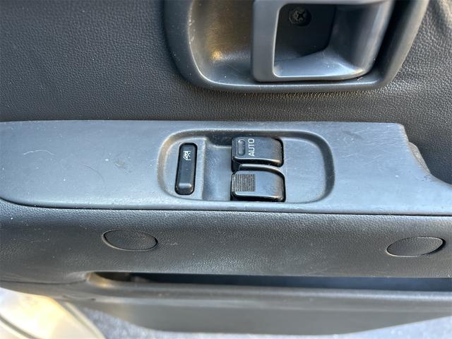 �p���[�E�B���h�E�̃X�C�b�`�ł���B�^�]�Ȃɋ��Ȃ��瑋���J���߂̃R���g���[���ł��܂���B