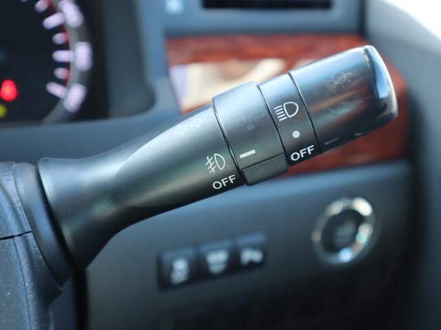 ヴェルファイア ２．４Ｚ　プラチナセレクションＩＩ　ＥＴＣ　バックカメラ　ナビ　ＴＶ　クリアランスソナー　両側電動スライドドア　ＨＩＤ　電動リアゲート　スマートキー　電動格納ミラー　後席モニター　３列シート　オットマン　ＣＶＴ　アルミホイール（17枚目）