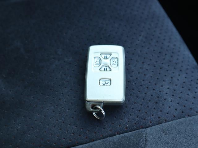 ヴェルファイア ２．４Ｚ　プラチナセレクションＩＩ　ＥＴＣ　バックカメラ　ナビ　ＴＶ　クリアランスソナー　両側電動スライドドア　ＨＩＤ　電動リアゲート　スマートキー　電動格納ミラー　後席モニター　３列シート　オットマン　ＣＶＴ　アルミホイール（19枚目）