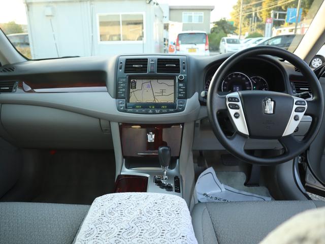 クラウン ロイヤルサルーン スペシャルナビパッケージ ETC オートクルーズコントロール バックカメラ ナビ アルミホイール オートライト HID AT スマートキー 電動格納ミラー 盗難防止システム CD ミュージックプレイヤー接続可 衝突安全ボディ(2枚目)