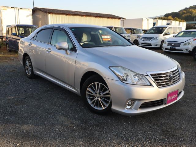 クラウン ロイヤルサルーン スペシャルナビパッケージ ETC オートクルーズコントロール バックカメラ ナビ アルミホイール オートライト HID AT スマートキー 電動格納ミラー 盗難防止システム CD ミュージックプレイヤー接続可 衝突安全ボディ(3枚目)