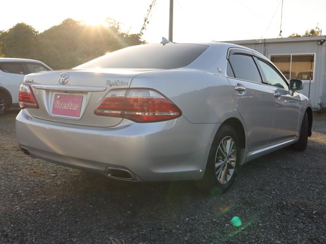 クラウン ロイヤルサルーン スペシャルナビパッケージ ETC オートクルーズコントロール バックカメラ ナビ アルミホイール オートライト HID AT スマートキー 電動格納ミラー 盗難防止システム CD ミュージックプレイヤー接続可 衝突安全ボディ(5枚目)