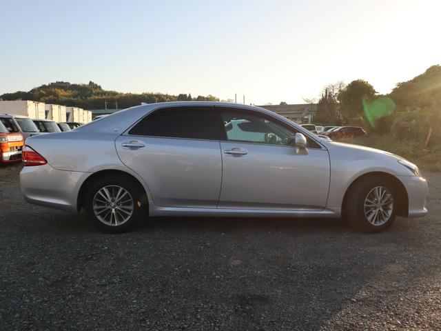 クラウン ロイヤルサルーン スペシャルナビパッケージ ETC オートクルーズコントロール バックカメラ ナビ アルミホイール オートライト HID AT スマートキー 電動格納ミラー 盗難防止システム CD ミュージックプレイヤー接続可 衝突安全ボディ(20枚目)