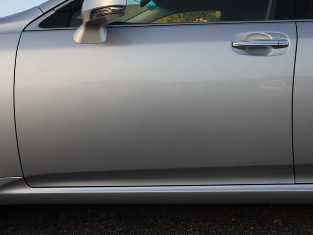 クラウン ロイヤルサルーン スペシャルナビパッケージ ETC オートクルーズコントロール バックカメラ ナビ アルミホイール オートライト HID AT スマートキー 電動格納ミラー 盗難防止システム CD ミュージックプレイヤー接続可 衝突安全ボディ(25枚目)