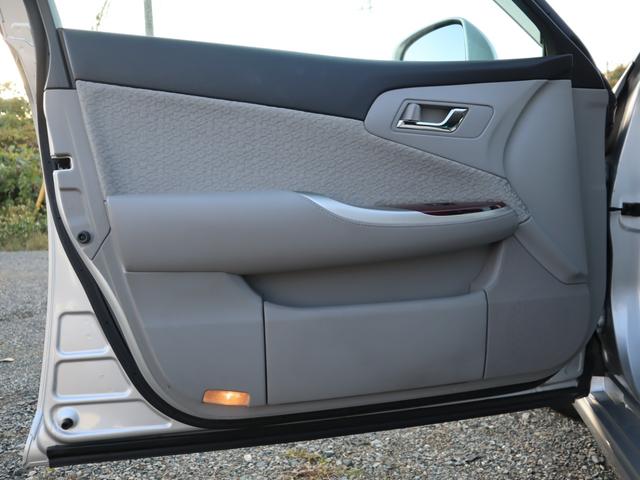 クラウン ロイヤルサルーン スペシャルナビパッケージ ETC オートクルーズコントロール バックカメラ ナビ アルミホイール オートライト HID AT スマートキー 電動格納ミラー 盗難防止システム CD ミュージックプレイヤー接続可 衝突安全ボディ(52枚目)