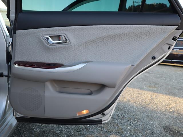 クラウン ロイヤルサルーン スペシャルナビパッケージ ETC オートクルーズコントロール バックカメラ ナビ アルミホイール オートライト HID AT スマートキー 電動格納ミラー 盗難防止システム CD ミュージックプレイヤー接続可 衝突安全ボディ(61枚目)