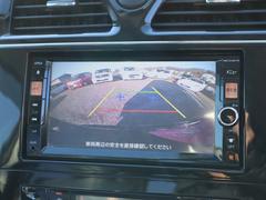 ★バックカメラ★運転席から画面上で安全確認ができます。駐車が苦手な方にもオススメな便利機能です♪ 3