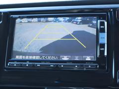 ★バックカメラ★運転席から画面上で安全確認ができます。駐車が苦手な方にもオススメな便利機能です♪ 7