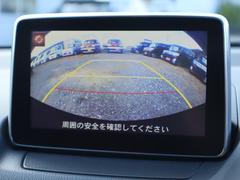 ★バックカメラ★運転席から画面上で安全確認ができます。駐車が苦手な方にもオススメな便利機能です♪ 7