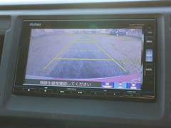 ★バックカメラ★運転席から画面上で安全確認ができます。駐車が苦手な方にもオススメな便利機能です♪ 5