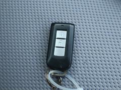 ���ޡ��ȥ��������ƥ���ץå��奨�󥸥󥹥����ȥ����ƥࡢ���󥸥��ư����ߤ��󥿥å��ǹԤ��������Υ��å��ޤǥɥ��Υ֤˿������ǥ�󥿥å����ǹԤ����Ȥ�����ޤ��� 6