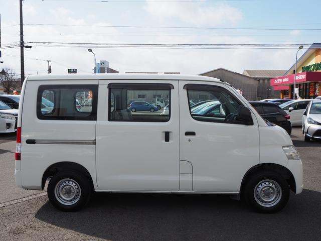 DX 禁煙車 両側スライドドア エアバッグ ABS パワーステアリング エアコン 働くハコバン 純正FMAMラジオ あんしんの保証付き(11枚目)