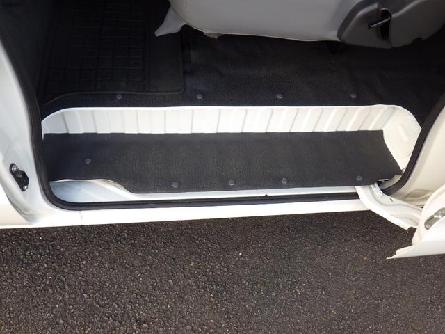 タウンエースバン GL 衝突被害軽減ブレーキ BluetoothナビTV アイドリングストップ 障害物センサー オートマチックハイビーム アクセル踏み間違い防止装置 レーンキープアシスト 横滑り防止装置 ETC(8枚目)