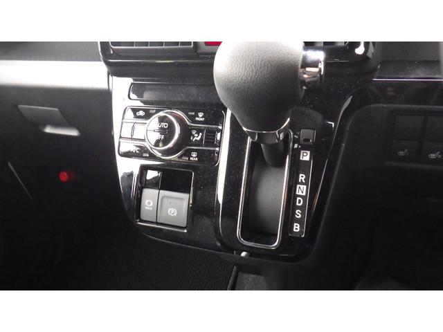 必ず使用するシフトレバー。確りと確認したいですね。