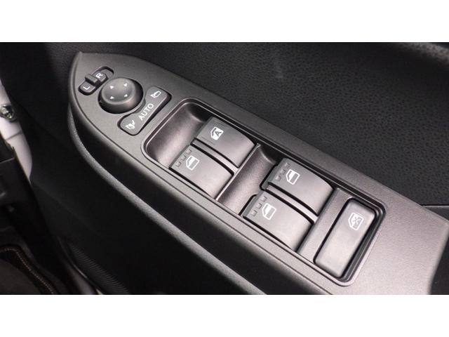 パワーウィンドウのスイッチですよ。運転席に居ながら窓を開け閉めのコントロールできますよ。