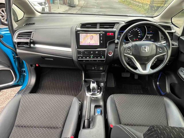 フィットハイブリッド Ｌパッケージ　ハイブリッド　ＥＴＣ　バックカメラ　ナビ　ＴＶ　オートクルーズコントロール　オートライト　ＬＥＤヘッドランプ　スマートキー　電動格納ミラー　ＡＴ　盗難防止システム　衝突安全ボディ　アルミホイール　ＣＤ（2枚目）